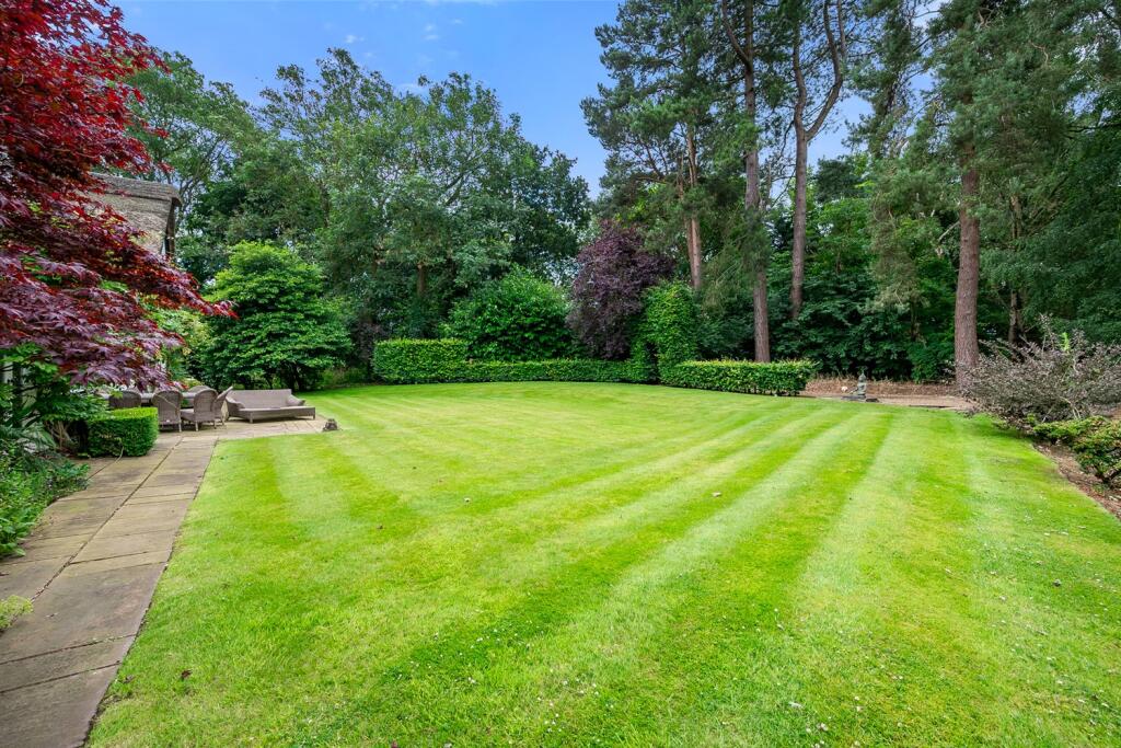 5 bedroom detached house/1.6 acres plot for sale in Hulse Heath Lane, Mere, WA16